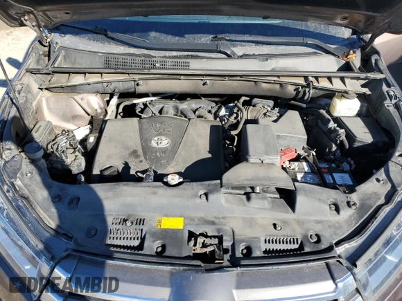 2018 Toyota Highlander SE with VIN 5TDJZRFH3JS865555, listed as a Copart auction lot 47695705 with 156,220 mi miles and Salvage title. Bid and sale history available at DreamBid. Image 12.