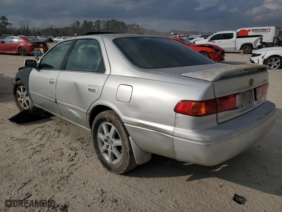 2000 Toyota Camry CE with VIN JT2BG22K1Y0443065, listed as a Copart auction lot 43620775 with 138,329 mi miles and Salvage Title. Bid and sale history available at carsss.com. Image 2.