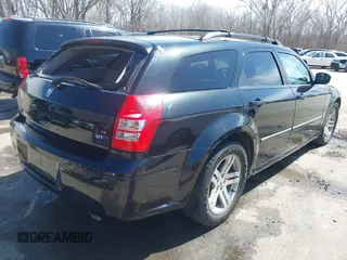 2005 Dodge Magnum RT with VIN 2D4GV58205H610425, listed as a IAAI auction lot 41840499 with 202,786 mi miles. Bid and sale history available at carsss.com. Image 4.