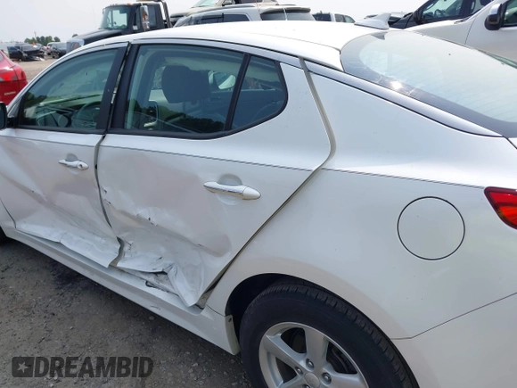 2015 Kia Optima LX z VIN KNAGM4A72F5627037, wystawiony jako IAAI lot #42399339 z przebiegiem 149 612 mil mil oraz . Historia ofert i sprzedaży dostępna na DreamBid. Obrazek 14.