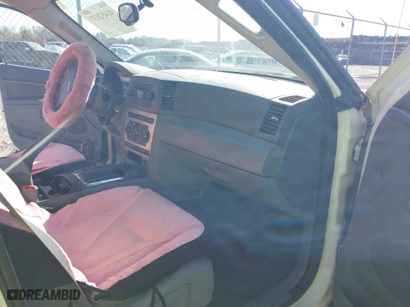 2005 Jeep Grand Cherokee Laredo with VIN 1J4GS48N75C505209, listed as a IAAI auction lot 41452637 with 263,653 mi miles. Bid and sale history available at carsss.com. Image 5.