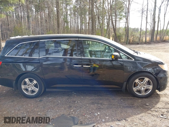 2013 Honda Odyssey Touring with VIN 5FNRL5H96DB003796, listed as a IAAI auction lot 41828376 with 6,308 mi miles and . Bid and sale history available at carsss.com. Image 13.