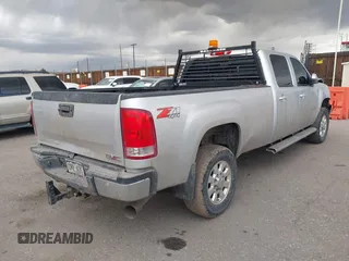 2013 GMC Sierra 2500HD SLT z VIN 1GT121C83DF202114, wystawiony jako IAAI lot #41669669 z przebiegiem 179 676 mil mil oraz . Historia ofert i sprzedaży dostępna na DreamBid. Obrazek 4.
