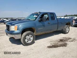 2011 GMC Sierra 2500HD Work Truck z VIN 1GT22ZCG1BZ463232, wystawiony jako Copart lot #47399555 z przebiegiem 219 744 mil mil oraz Czysty tytuł • Clean title. Historia ofert i sprzedaży dostępna na DreamBid. Obrazek 1.