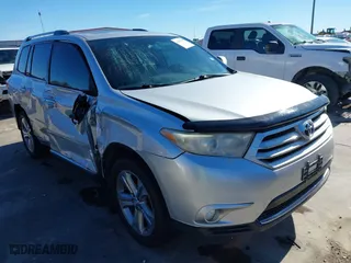 2011 Toyota Highlander Limited with VIN 5TDYK3EH0BS035151, listed as a IAAI auction lot 41281405 with 104,582 mi miles. Bid and sale history available at carsss.com. Image 1.
