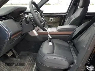 2024 Land Rover Range Rover SE z VIN SALKPBFU8RA253321, wystawiony jako Copart lot #52424685 z przebiegiem 10 418 mil mil oraz Szkoda całkowita • Salvage title. Historia ofert i sprzedaży dostępna na DreamBid. Obrazek 7.