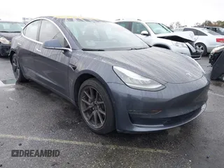 2018 Tesla Model 3 Long Range Battery z VIN 5YJ3E1EA6JF158657, wystawiony jako IAAI lot #41841792 z przebiegiem 96 820 mil mil oraz . Historia ofert i sprzedaży dostępna na DreamBid. Obrazek 1.