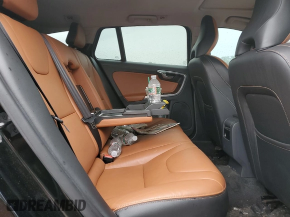 2015 Volvo V60 T5 z VIN YV4612HK0F1001660, wystawiony jako Copart lot #57965675 z przebiegiem 101 137 mil mil oraz Nie do naprawy • Non repairable. Historia ofert i sprzedaży dostępna na DreamBid. Obrazek 10.
