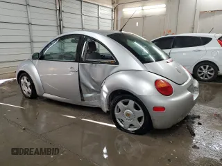 2004 Volkswagen New Beetle Coupe GL with VIN 3VWBK21CX4M402373, listed as a Copart auction lot 46465465 with 174,139 mi miles and Salvage Title. Bid and sale history available at carsss.com. Image 2.