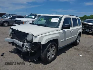 2010 Jeep Patriot Latitude z VIN 1J4NT1GA1AD621060, wystawiony jako IAAI lot #42295782 z przebiegiem 158 352 mil mil oraz . Historia ofert i sprzedaży dostępna na DreamBid. Obrazek 18.