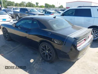 2016 Dodge Challenger R/T Scat Pack z VIN 2C3CDZFJ7GH217691, wystawiony jako IAAI lot #42228253 z przebiegiem 120 226 mil mil oraz . Historia ofert i sprzedaży dostępna na DreamBid. Obrazek 3.