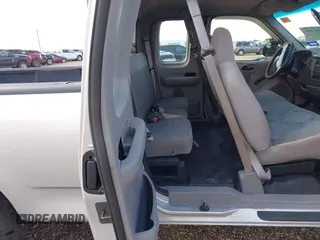 1999 Ford F-250 z VIN 2FTRX27L3XCA14587, wystawiony jako IAAI lot #42022998 z przebiegiem Nie podano mil oraz . Historia ofert i sprzedaży dostępna na DreamBid. Obrazek 8.