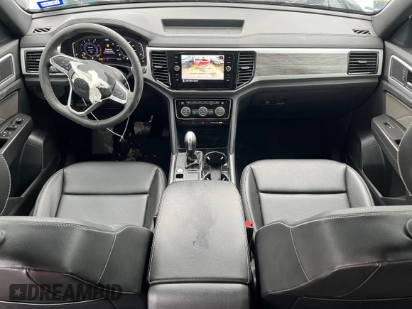 2022 Volkswagen Atlas SE with VIN 1V2JC2CA9NC230068, listed as a Copart auction lot 77862374 with 37,343 mi miles and Salvage title. Bid and sale history available at DreamBid. Image 8.