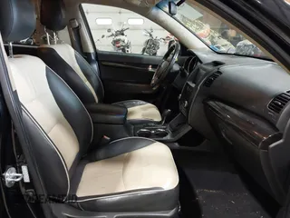 2011 Kia Sorento EX with VIN 5XYKU3A11BG018557, listed as a IAAI auction lot 42245522 with 107,106 mi miles and . Bid and sale history available at DreamBid. Image 5.