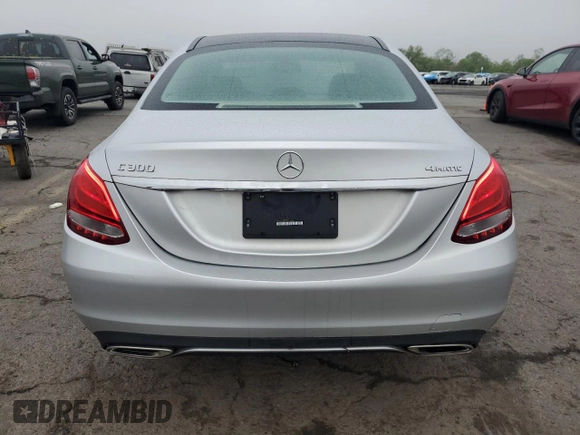 2018 Mercedes-Benz C 300 z VIN 55SWF4KB6JU262668, wystawiony jako Copart lot #55731875 z przebiegiem 115 651 mil mil oraz Szkoda całkowita • Salvage title. Historia ofert i sprzedaży dostępna na DreamBid. Obrazek 6.