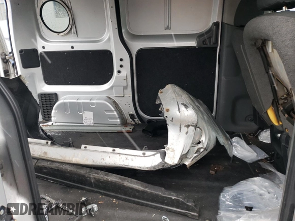 2013 Nissan NV200 SV z VIN 3N6CM0KN2DK691358, wystawiony jako Copart lot #85540004 z przebiegiem Nie podano mil oraz Szkoda całkowita • Salvage title. Historia ofert i sprzedaży dostępna na DreamBid. Obrazek 11.