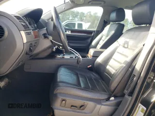 2008 Volkswagen Touareg V6 с VIN WVGBE77L78D015078, выставлен на аукционе Copart как лот 49756325 с пробегом 134 898 миль миль и Списание • Salvage title. История ставок и продаж доступна на DreamBid. Изображение 7.