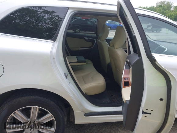 2017 Volvo XC60 Inscription with VIN YV440MRU6H2021561, listed as a IAAI auction lot 42363951 with 85,751 mi miles and . Bid and sale history available at DreamBid. Image 8.
