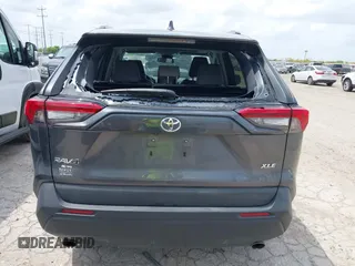 2021 Toyota RAV4 XLE Premium с VIN 2T3C1RFV9MC108170, выставлен на аукционе IAAI как лот 42099817 с пробегом 52 076 миль миль и . История ставок и продаж доступна на DreamBid. Изображение 16.