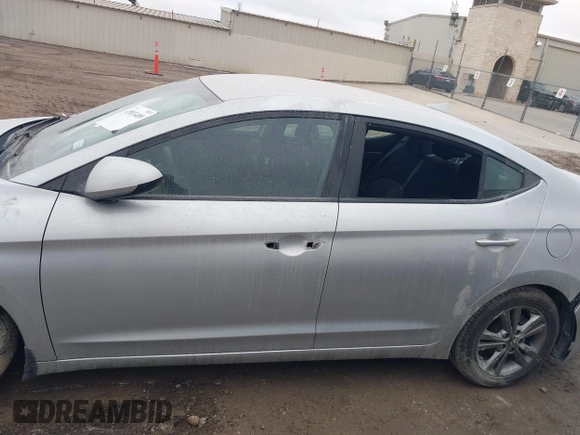 2018 Hyundai Elantra SEL z VIN 5NPD84LFXJH333683, wystawiony jako IAAI lot #41033409 z przebiegiem 67 874 mil mil oraz . Historia ofert i sprzedaży dostępna na DreamBid. Obrazek 13.