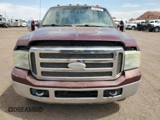 2005 Ford F-350 XL z VIN 1FTWW32P35ED08827, wystawiony jako Copart lot #56028555 z przebiegiem 198 768 mil mil oraz Czysty tytuł • Clean title. Historia ofert i sprzedaży dostępna na DreamBid. Obrazek 5.