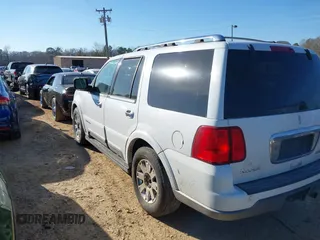 2003 Lincoln Navigator Luxury with VIN 5LMFU28R33LJ03048, listed as a IAAI auction lot 41498656 with 221,770 mi miles. Bid and sale history available at carsss.com. Image 3.