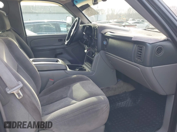2005 Chevrolet Suburban Z71 with VIN 3GNFK16Z25G166692, listed as a IAAI auction lot 41825734 with 204,357 mi miles. Bid and sale history available at carsss.com. Image 5.