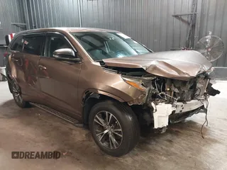 2018 Toyota Highlander LE with VIN 5TDBZRFHXJS879909, listed as a IAAI auction lot 42400961 with 35,721 mi miles and . Bid and sale history available at DreamBid. Image 6.