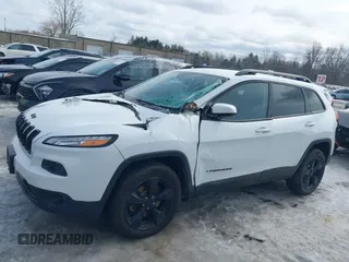 2015 Jeep Cherokee Latitude z VIN 1C4PJMCB3FW794479, wystawiony jako IAAI lot #41680588 z przebiegiem 80 393 mil mil oraz . Historia ofert i sprzedaży dostępna na DreamBid. Obrazek 14.