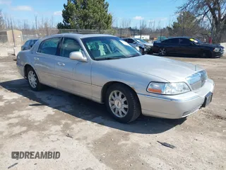 2007 Lincoln Town Car Signature Limited z VIN 1LNHM82W17Y620872, wystawiony jako IAAI lot #41876116 z przebiegiem 160 623 mil mil oraz . Historia ofert i sprzedaży dostępna na DreamBid. Obrazek 1.