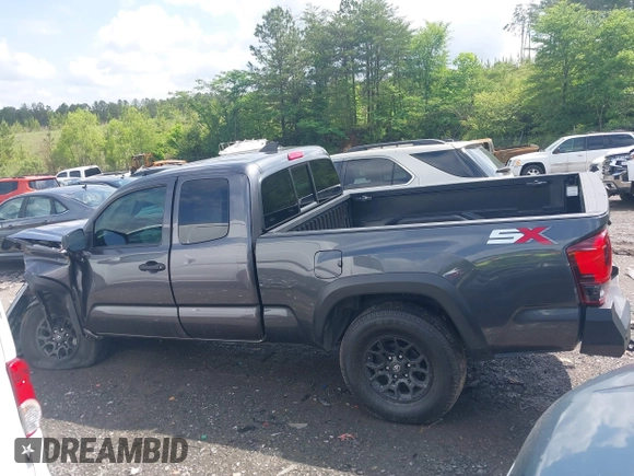 2020 Toyota Tacoma SR z VIN 5TFRZ5CN0LX088271, wystawiony jako IAAI lot #42169345 z przebiegiem 75 654 mil mil oraz . Historia ofert i sprzedaży dostępna na DreamBid. Obrazek 14.