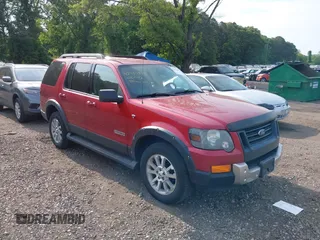 2008 Ford Explorer XLT z VIN 1FMEU73828UB36876, wystawiony jako IAAI lot #42417344 z przebiegiem 123 582 mil mil oraz . Historia ofert i sprzedaży dostępna na DreamBid. Obrazek 1.