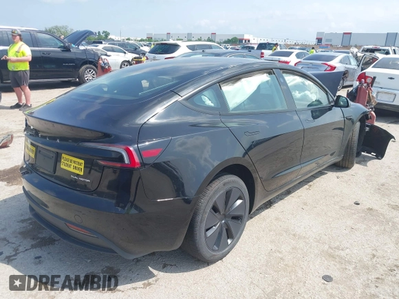 2025 Tesla Model 3 Long Range z VIN 5YJ3E1EB0SF919659, wystawiony jako IAAI lot #42128333 z przebiegiem 2 068 mil mil oraz . Historia ofert i sprzedaży dostępna na DreamBid. Obrazek 4.