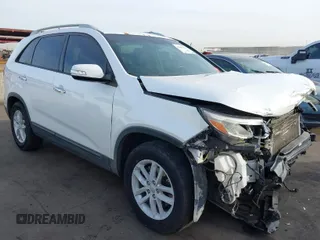 2014 Kia Sorento LX with VIN 5XYKT3A61EG484024, listed as a IAAI auction lot 41067521 with 190,819 mi miles. Bid and sale history available at carsss.com. Image 1.