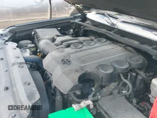 2018 Toyota 4Runner SR5 с VIN JTEZU5JR2J5170043, выставлен на аукционе IAAI как лот 42894484 с пробегом 82 574 миль миль и . История ставок и продаж доступна на DreamBid. Изображение 20.