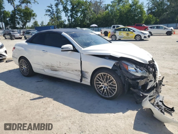 2015 Mercedes-Benz E 400 with VIN WDDKK6FF4FF300928, listed as a Copart auction lot 53260175 with 65,194 mi miles and Salvage Title. Bid and sale history available at DreamBid. Image 4.
