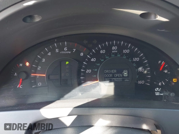 2009 Toyota Camry LE z VIN 4T1BK46K79U083690, wystawiony jako IAAI lot #41811918 z przebiegiem 174 220 mil mil oraz . Historia ofert i sprzedaży dostępna na DreamBid. Obrazek 7.