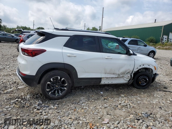 2022 Chevrolet TrailBlazer LT with VIN KL79MRSL3NB037169, listed as a Copart auction lot 65221124 with 28,498 mi miles and Salvage Title. Bid and sale history available at DreamBid. Image 3.