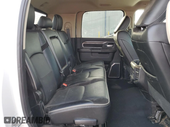 2020 Ram 3500 Laramie z VIN 3C63R3MLXLG293695, wystawiony jako Copart lot #45008095 z przebiegiem 102 028 mil mil oraz Szkoda całkowita • Salvage title. Historia ofert i sprzedaży dostępna na DreamBid. Obrazek 10.