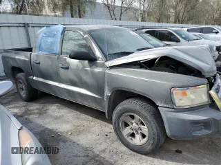2008 Dodge Dakota Bighorn/Lonestar z VIN 1D7HE38K58S550926, wystawiony jako Copart lot #48440495 z przebiegiem Nie podano mil oraz Szkoda całkowita • Salvage title. Historia ofert i sprzedaży dostępna na DreamBid. Obrazek 4.