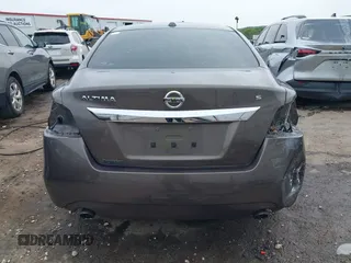 2015 Nissan Altima 2.5 S with VIN 1N4AL3AP5FC427759, listed as a IAAI auction lot 42091647 with 182,132 mi miles. Bid and sale history available at carsss.com. Image 17.