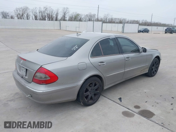 2008 Mercedes-Benz E-Class Luxury 3.5L with VIN WDBUF56X18B322372, listed as a IAAI auction lot 41784816 with 1 mi miles. Bid and sale history available at carsss.com. Image 4.