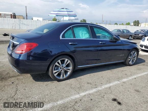 2018 Mercedes-Benz C 300 z VIN 55SWF4JB2JU264063, wystawiony jako Copart lot #55316235 z przebiegiem Nie podano mil oraz Szkoda całkowita • Salvage title. Historia ofert i sprzedaży dostępna na DreamBid. Obrazek 3.