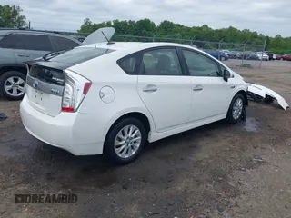 2014 Toyota Prius with VIN JTDKN3DP6E3055058, listed as a IAAI auction lot 42233555 with 133,718 mi miles and . Bid and sale history available at DreamBid. Image 4.