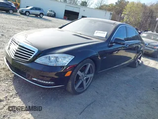 2012 Mercedes-Benz S 550 z VIN WDDNG9EB9CA453330, wystawiony jako IAAI lot #41905056 z przebiegiem Nie podano mil oraz . Historia ofert i sprzedaży dostępna na DreamBid. Obrazek 2.