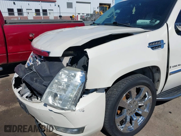 2008 Cadillac Escalade with VIN 1GYEC63818R224347, listed as a IAAI auction lot 41751039 with 240,110 mi miles. Bid and sale history available at carsss.com. Image 13.