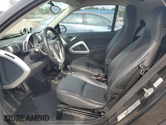 2009 Smart fortwo Pure z VIN WMEEJ31XX9K269982, wystawiony jako Copart lot #59214215 z przebiegiem 99 711 mil mil oraz Tytuł czysty. Historia ofert i sprzedaży dostępna na DreamBid. Obrazek 7.