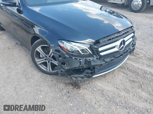 2018 Mercedes-Benz E 300 with VIN WDDZF4KB0JA394337, listed as a IAAI auction lot 42535687 with 40,509 mi miles and . Bid and sale history available at DreamBid. Image 18.