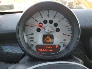 2013 MINI Coupe S z VIN WMWSX3C53DT466665, wystawiony jako Copart lot #79497824 z przebiegiem 94 767 mil mil oraz Szkody całkowita. Historia ofert i sprzedaży dostępna na DreamBid. Obrazek 9.