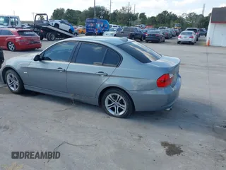 2008 BMW 3 Series 328xi z VIN WBAVC93558K036126, wystawiony jako IAAI lot #41520761 z przebiegiem 96 034 mil mil oraz . Historia ofert i sprzedaży dostępna na DreamBid. Obrazek 3.